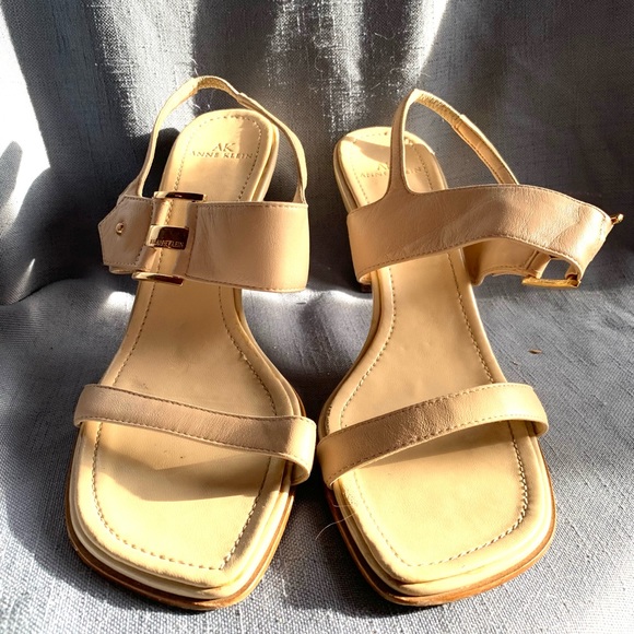 Anne Klein classic cream strappy sandal size 8.5 - Picture 3 of 6